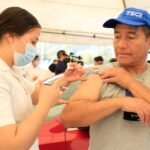 Realizan vacunación masiva en Estadio BBVA