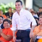 Mike Flores invita a casarse gratis en macro boda