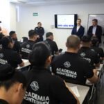 Capacitan a policías de Monterrey