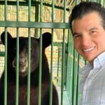 Mike Flores supervisa evolución de oso Tadeo