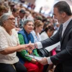 Encabeza Adrián de la Garza entrega de 500 testamentos