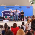 Festejan a hijos de policías y tránsitos de Monterrey