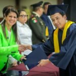 Amadrina Martha Herrera a alumnos con discapacidad