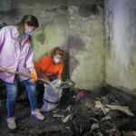 Martha Herrera lleva apoyo a casa de la Industrial tras incendio