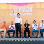 Reciben Tarjetas Ayudamos a las Mujeres en García