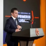 NLínea transparenta los trámites: Mike Flores