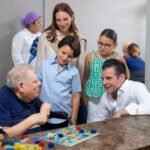 Miguel Flores dona su sueldo a casa para adultos mayores