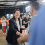 Dialoga Martha Herrera con vecinos de Monterrey