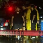 Recorre Lechuga colonias tras inundaciones en SC
