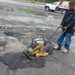 Refuerza Nava trabajos de bacheo tras lluvias