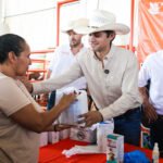 Entrega NL kits preventivos contra gusano a ganaderos